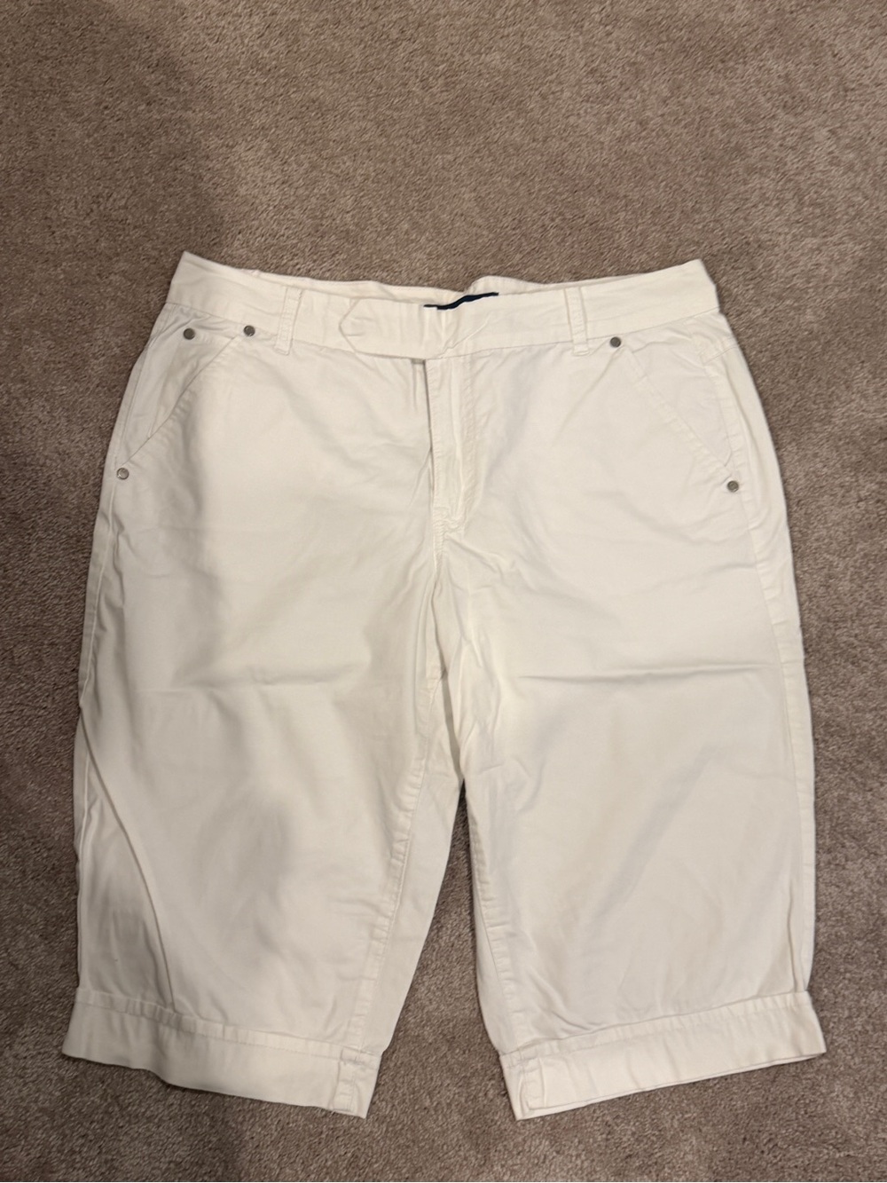 Bandolino Men's Cream Flat-Front Casual Shorts